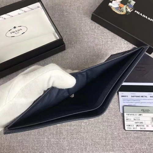 プラダ財布内部構造